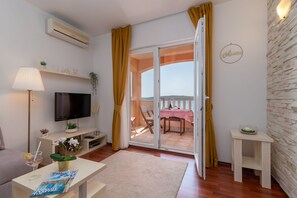 Apartment, Balcony, Sea View | Living area | Flat-screen TV - Tonina Apartments (Trogir)