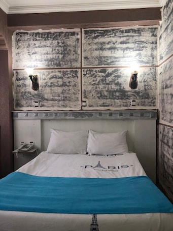 Minibar, escritorio y sistema de insonorización