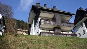 A two-story building with a balcony on the upper floor. - Ferienwohnung Markus (Schmallenberg)