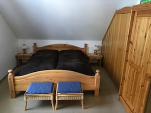 Apartment, Nichtraucher, Hügelblick | Verdunkelungsvorhänge, schallisolierte Zimmer, Babybetten, Bettwäsche