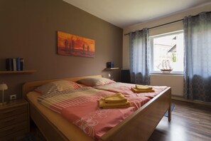 In-room safe, iron/ironing board, cots/infant beds, free WiFi - Ferienhaus Nr. 1 (Wunstorf)
