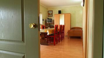 Free WiFi, bed sheets