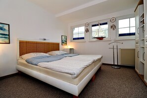 2 bedrooms, travel cot, WiFi