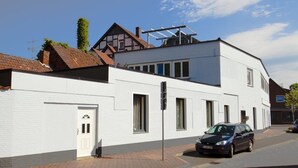 Front of property - Apartments Villa Schwan (Wunstorf)