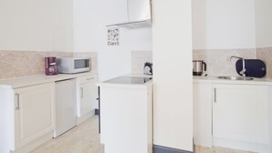 Apartment, 4 Bedrooms (2 people per bedroom) | Private kitchen - Apartments Villa Schwan (Wunstorf)