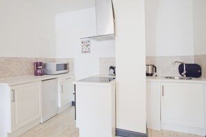 Apartment, 4 Bedrooms (2 people per bedroom) | Private kitchen