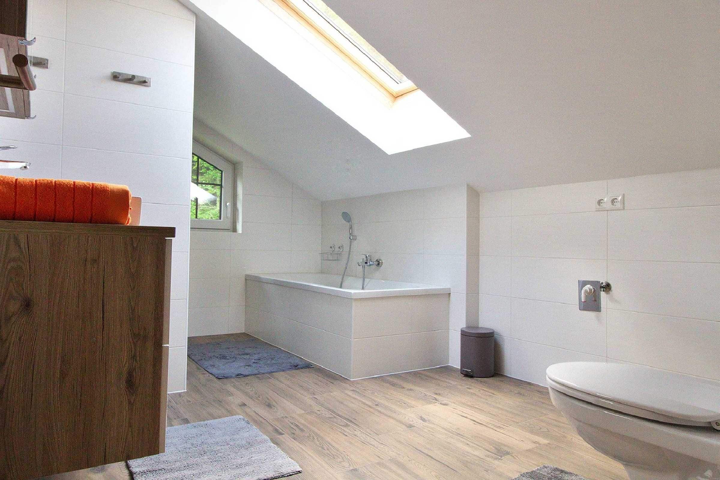 Douche, séchoir à cheveux, serviettes fournies