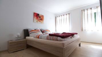 2 bedrooms, travel crib, WiFi, bed sheets