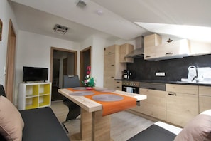 Réfrigérateur, four, lave-vaisselle