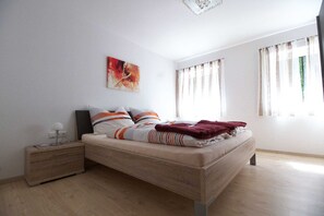 2 dormitorios, cuna de viaje, wifi y ropa de cama