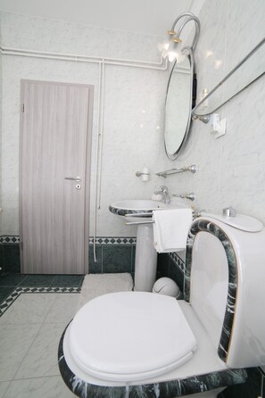 Bathtub, hair dryer, towels