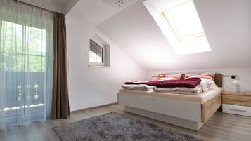 2 Schlafzimmer, Reisekinderbett, WLAN, BettwÀsche