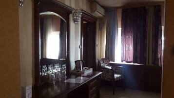 Exclusive Apartment, 1 King Bed, Non Smoking | Blackout curtains, soundproofing, free WiFi, bed sheets