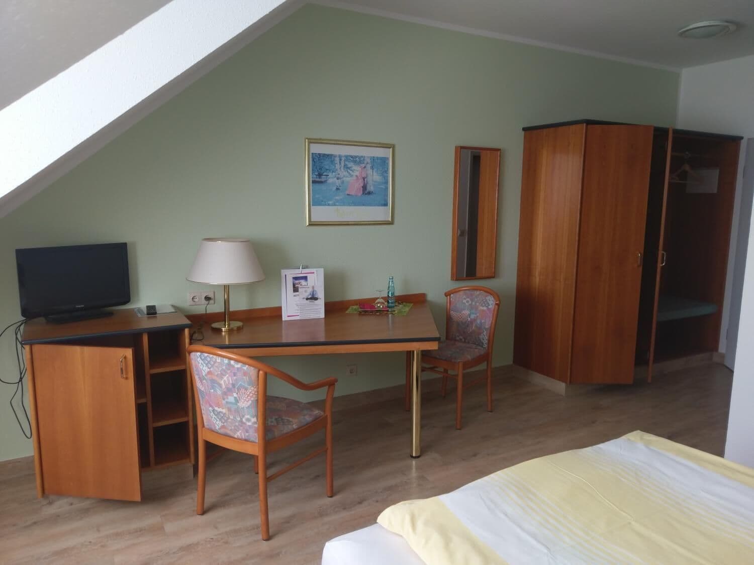 desk, cots/infant beds, rollaway beds, free wifi