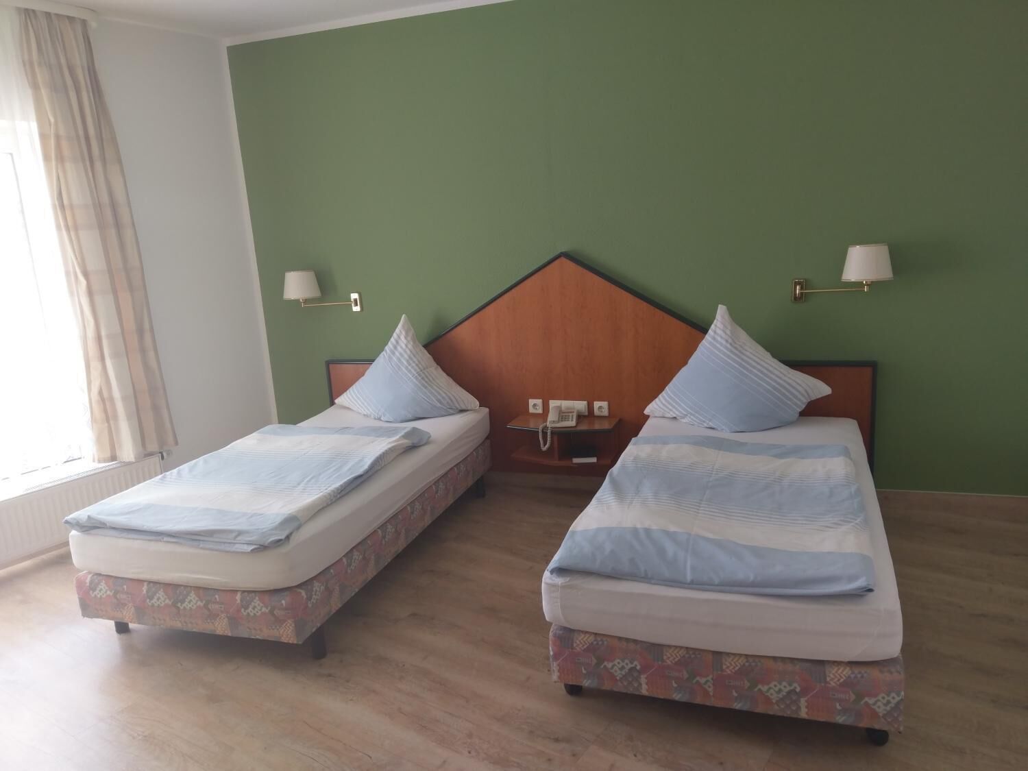 desk, cots/infant beds, rollaway beds, free wifi