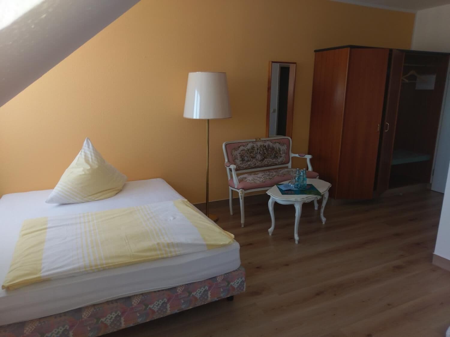 desk, cots/infant beds, rollaway beds, free wifi