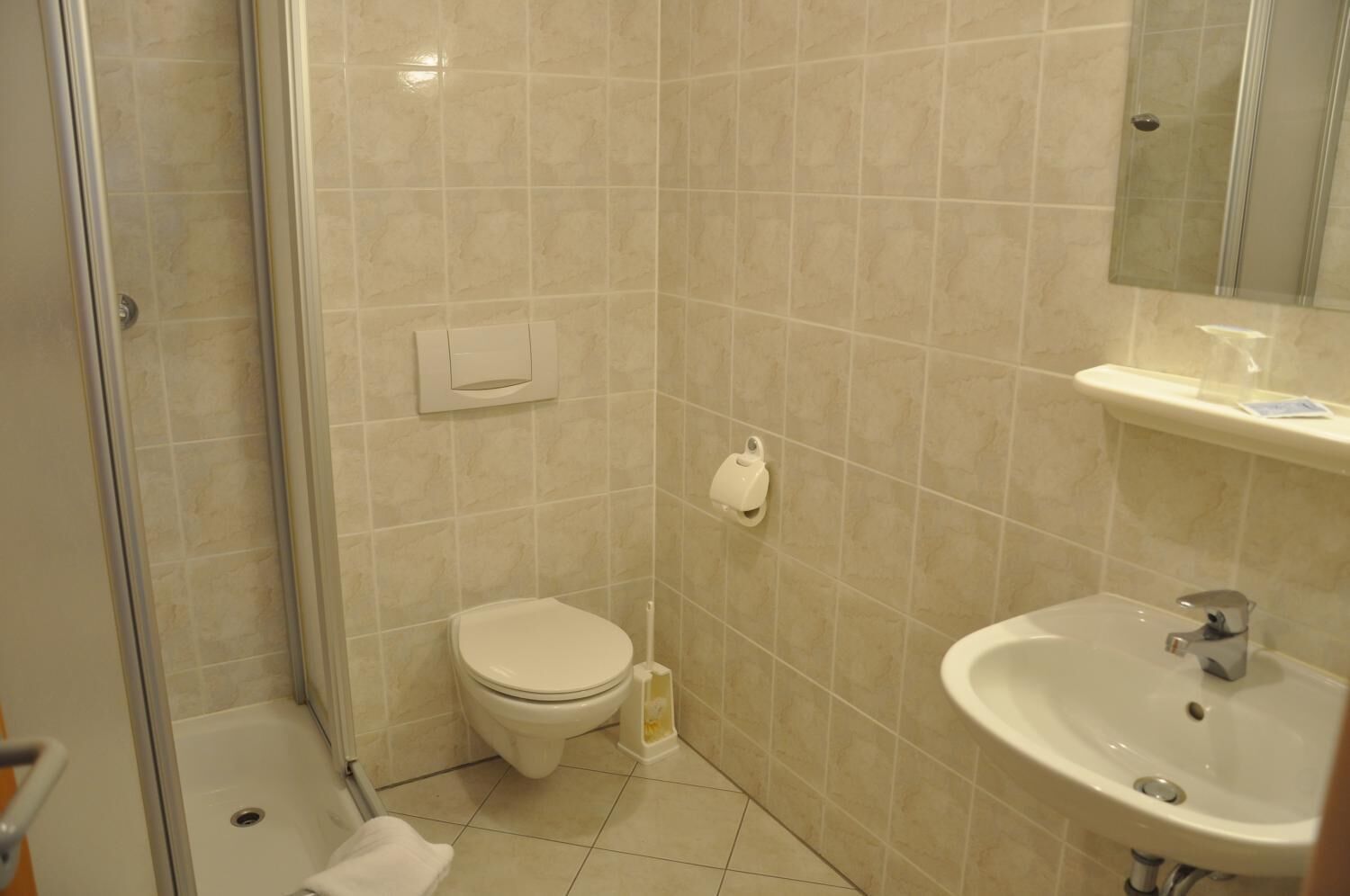 shower, free toiletries, hair dryer, towels