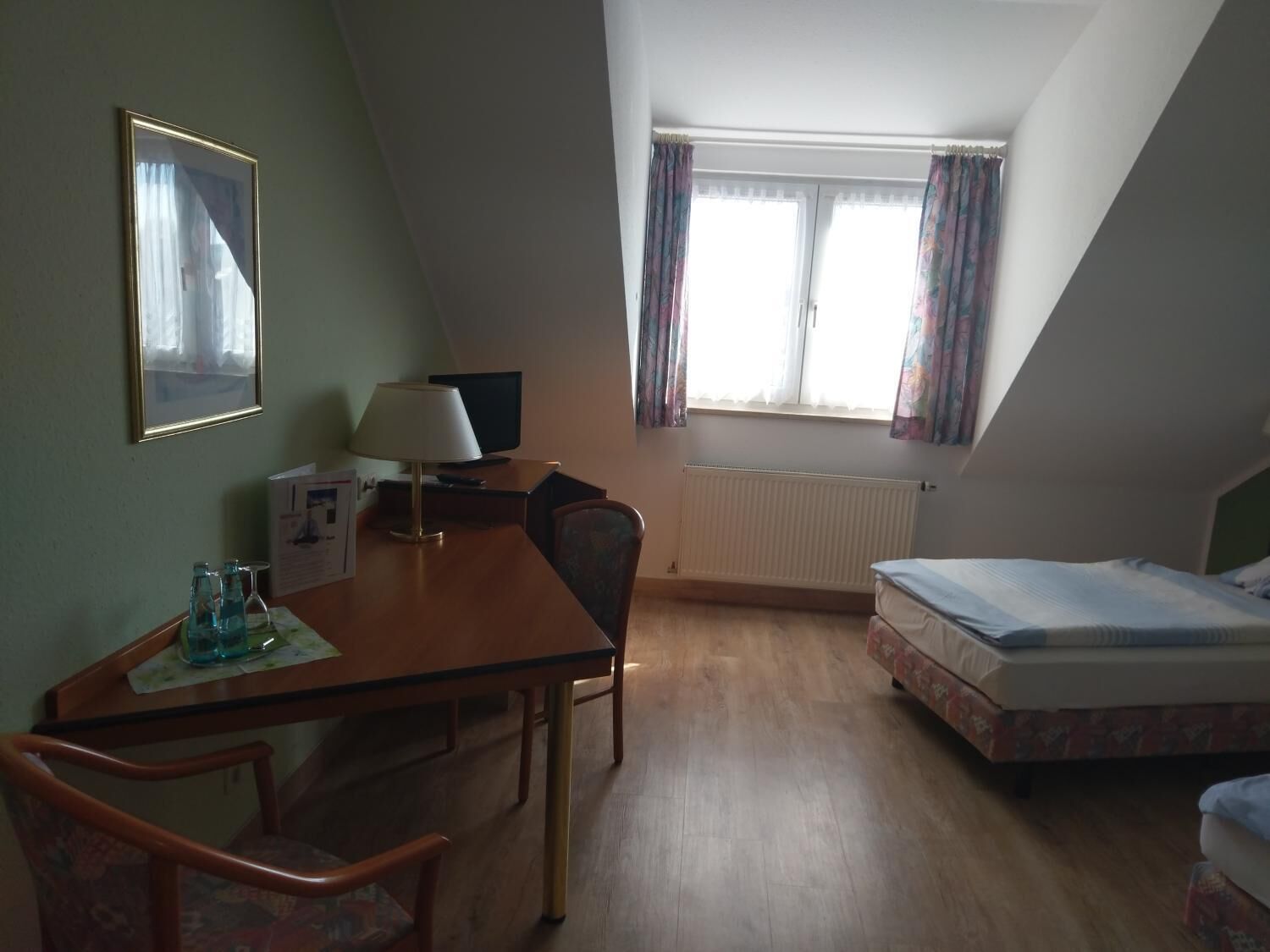 desk, cots/infant beds, rollaway beds, free wifi