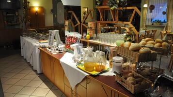 Free daily buffet breakfast