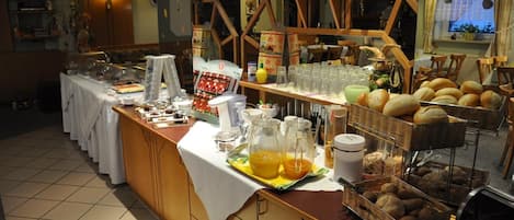 Free daily buffet breakfast