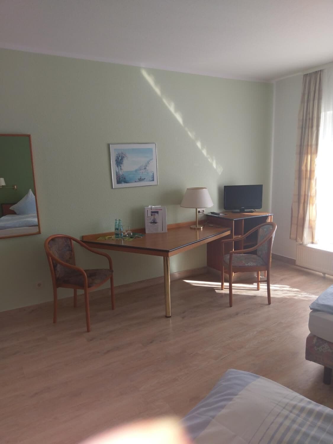 desk, cots/infant beds, rollaway beds, free wifi