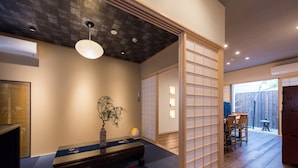 Private Vacation Home | 4 bedrooms, free WiFi, bed sheets - Kouhaku Kyomachiya Tenmangu (Kyoto)