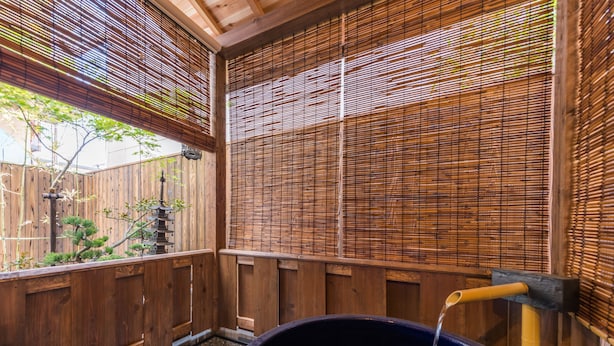 Private Vacation Home | Bathroom | Separate bathtub and shower, deep-soaking bathtub, free toiletries - Kouhaku Kyomachiya Tenmangu (Kyoto)