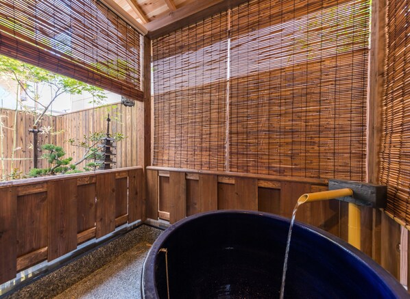 하우스 (Private Vacation Home) | 욕실 | 별도의 욕조 및 샤워 시설, 전신 욕조, 무료 세면용품, 헤어드라이어