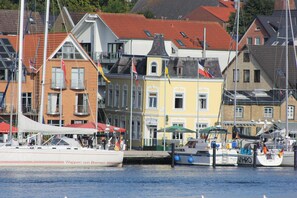 Uklassifisert bilde, 3 av 33, knapp