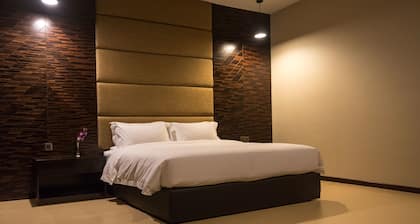 3-Plus Hotel