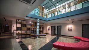 Lobby sitting area - 3-Plus Hotel (Kota Kinabalu)