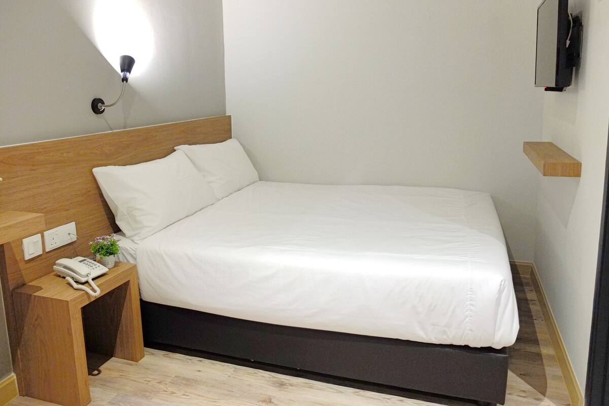 Desk, free WiFi, bed sheets