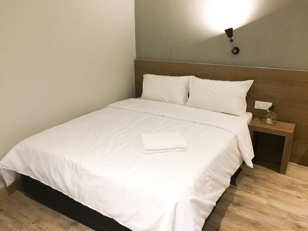 deluxe room | desk, free wifi, bed sheets
