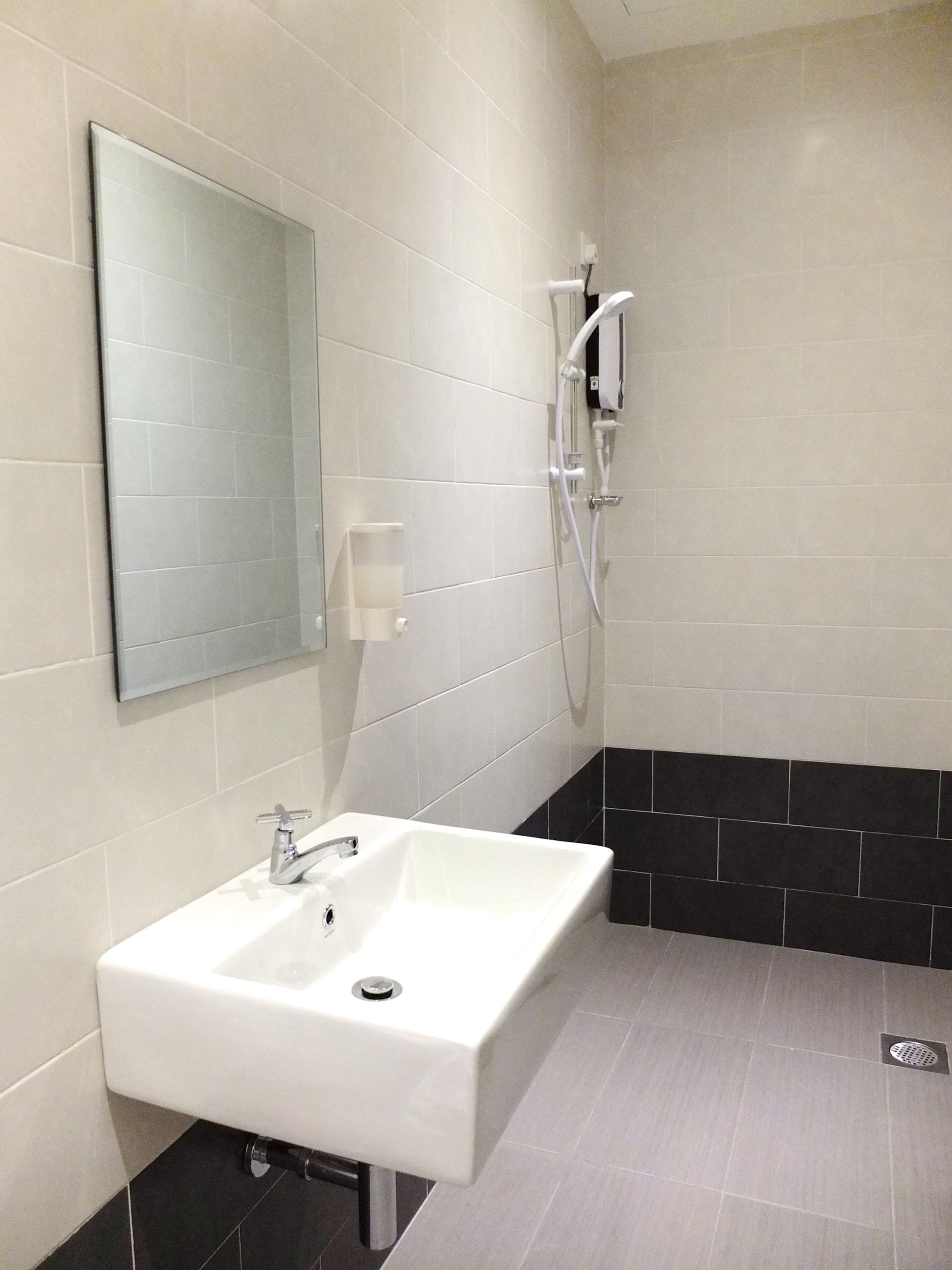 double room | bathroom | shower, free toiletries, hair dryer, towels