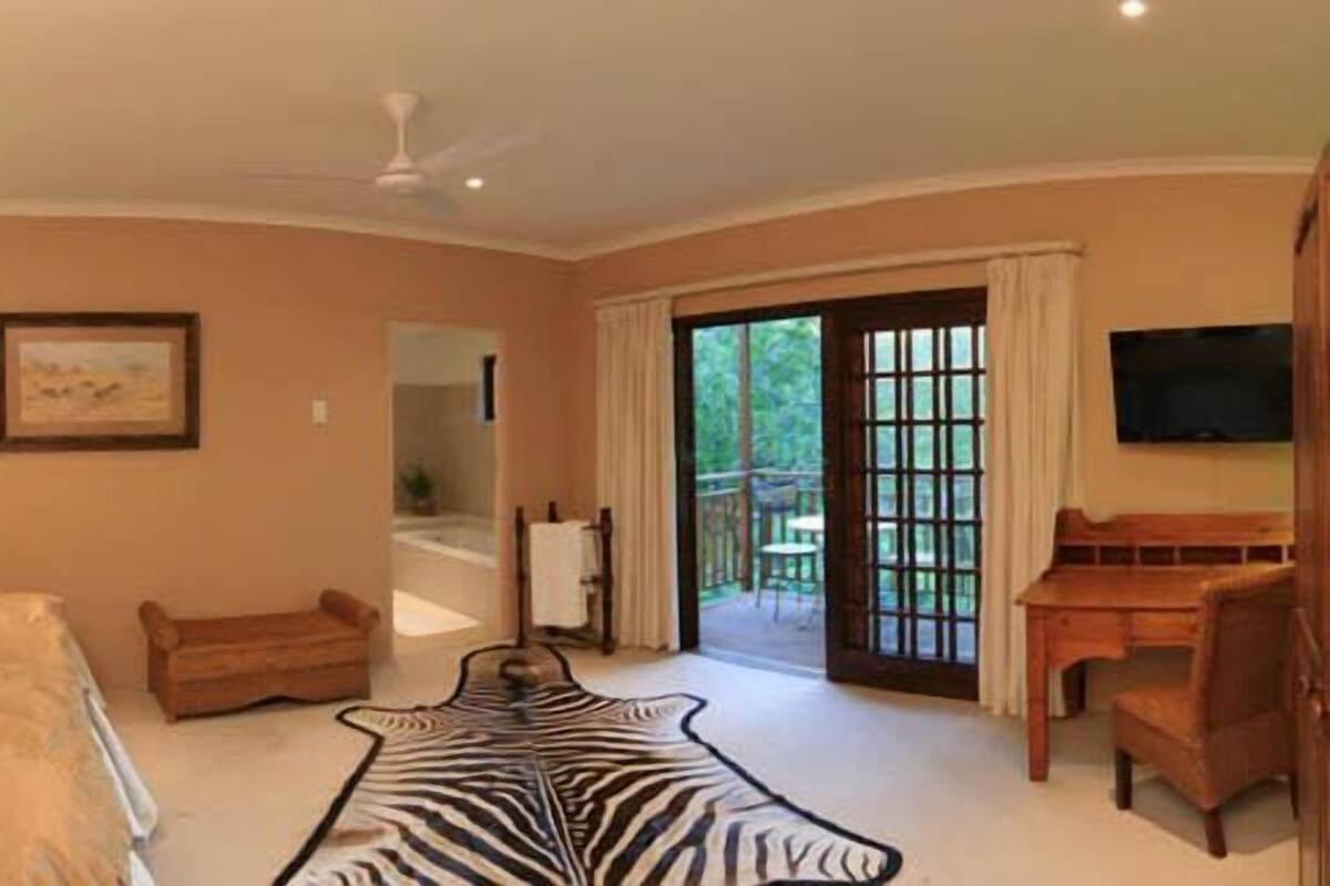 Habitación de lujo con 1 cama matrimonial o 2 individuales, para no fumadores, vista al jardín | Caja de seguridad en la habitación y decoración personalizada