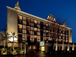 住宿正面 - 傍晚/夜晚