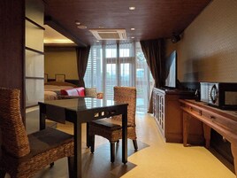 Cubrecamas, sistema de insonorización, wifi gratis y ropa de cama 