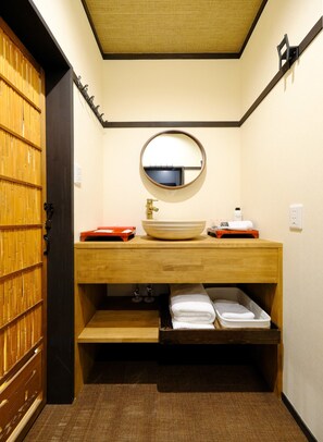 Private Vacation Home | Bathroom | Separate bathtub and shower, deep-soaking bathtub, free toiletries - Kouhaku Kyomachiya Nishikyokoku (Kyoto)