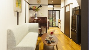 Private Vacation Home | Living area