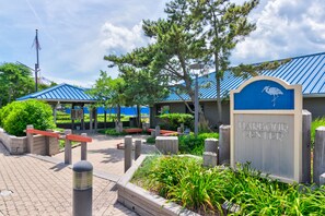 Harbour Center offers a welcoming entrance with a controlled access point and beautifully maintained gardens.