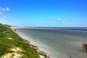 Una spiaggia nelle vicinanze