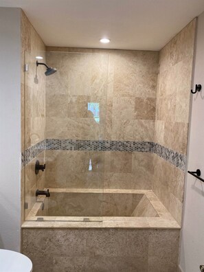 Combined shower/bathtub, jetted bath, hair dryer, towels - VLE - 3504 - Premium Location Ocean View Villa overlooking pool w/swim-up bar! (Cabo San Lucas)