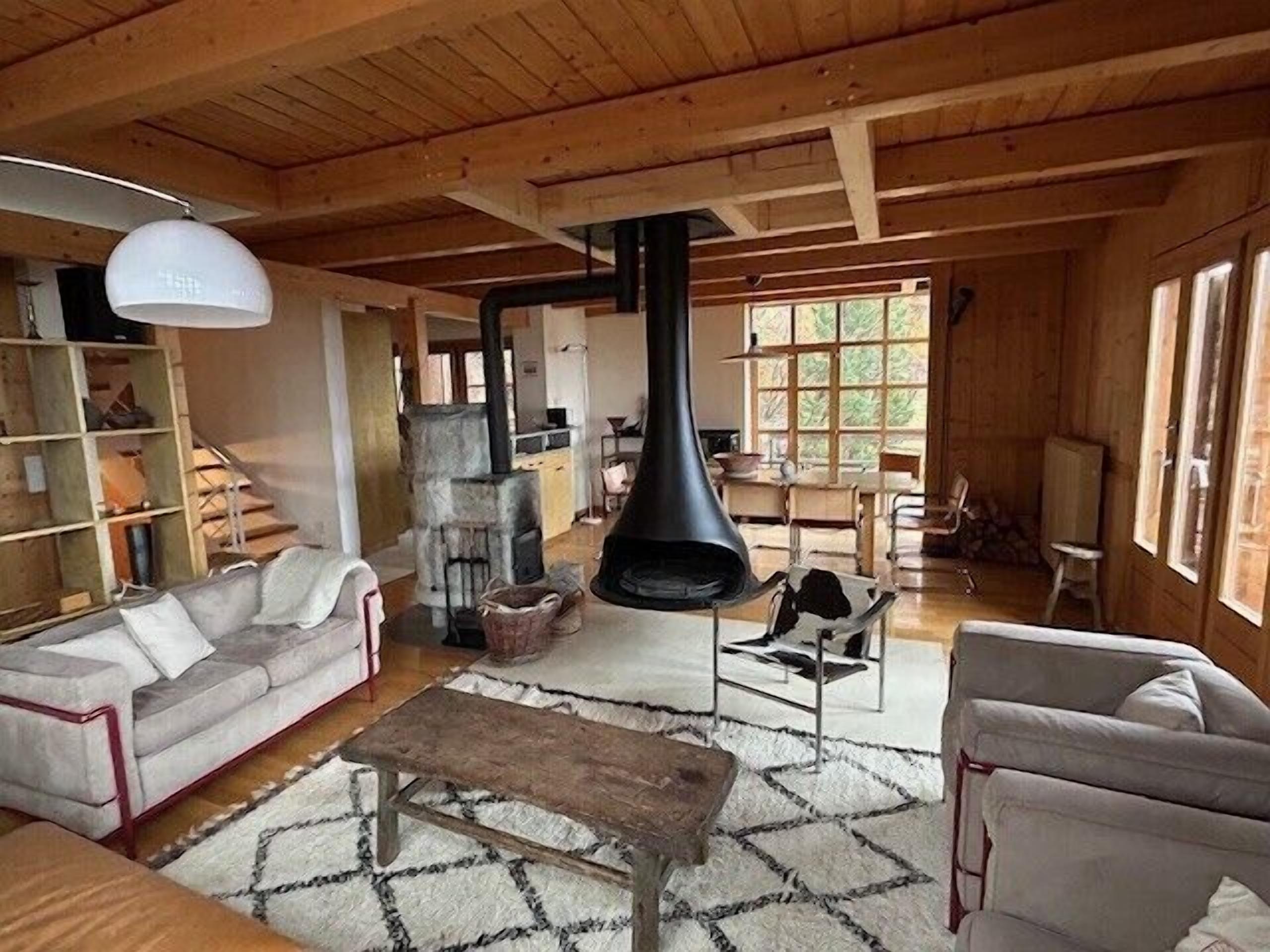 Fernseher, Kamin, DVD-Player