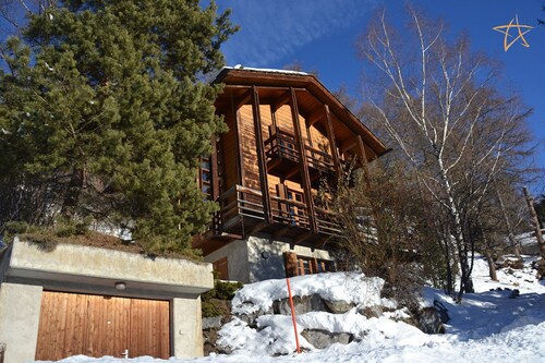 Magnificent chalet with modern architecture and beautiful panoramic viewsOutside: chalet on 3 floors