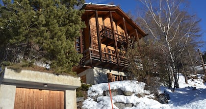 Magnificent chalet with modern architecture and beautiful panoramic viewsOutside: chalet on 3 floors