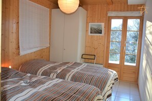 Room - Outside: chalet with modern architecture on 3 floors, for 6 people, beautiful panoramic view -Interi (St-Luc)