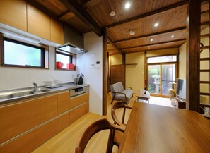 獨棟房屋 (Private Vacation Home) | 房內用餐區