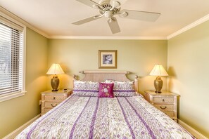 2 室のベッドルーム、アイロン / アイロン台、インターネットアクセス (無料)、ベッドシーツ