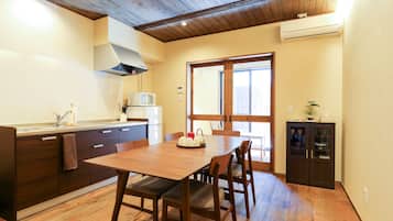 Villa | In-room dining