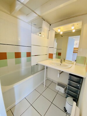 Bathtub - Agréable pavillon dans résidence avec piscine (014) (Biscarrosse)